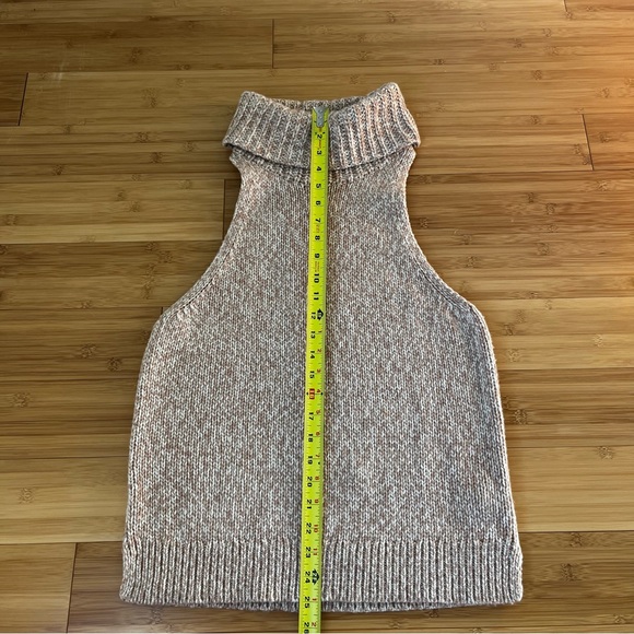 Madewell Wool Blend Turtleneck Cutaway Sweater-Vest Tan Cream - Medium - Picture 13 of 13